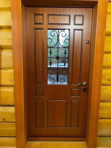 Дверь МДФ с ковкой и стеклом