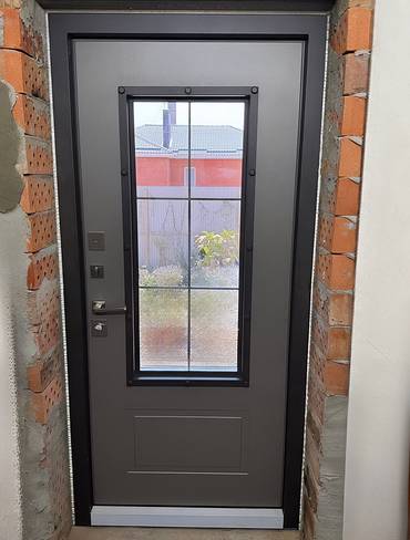 Дверь со стеклопакетом